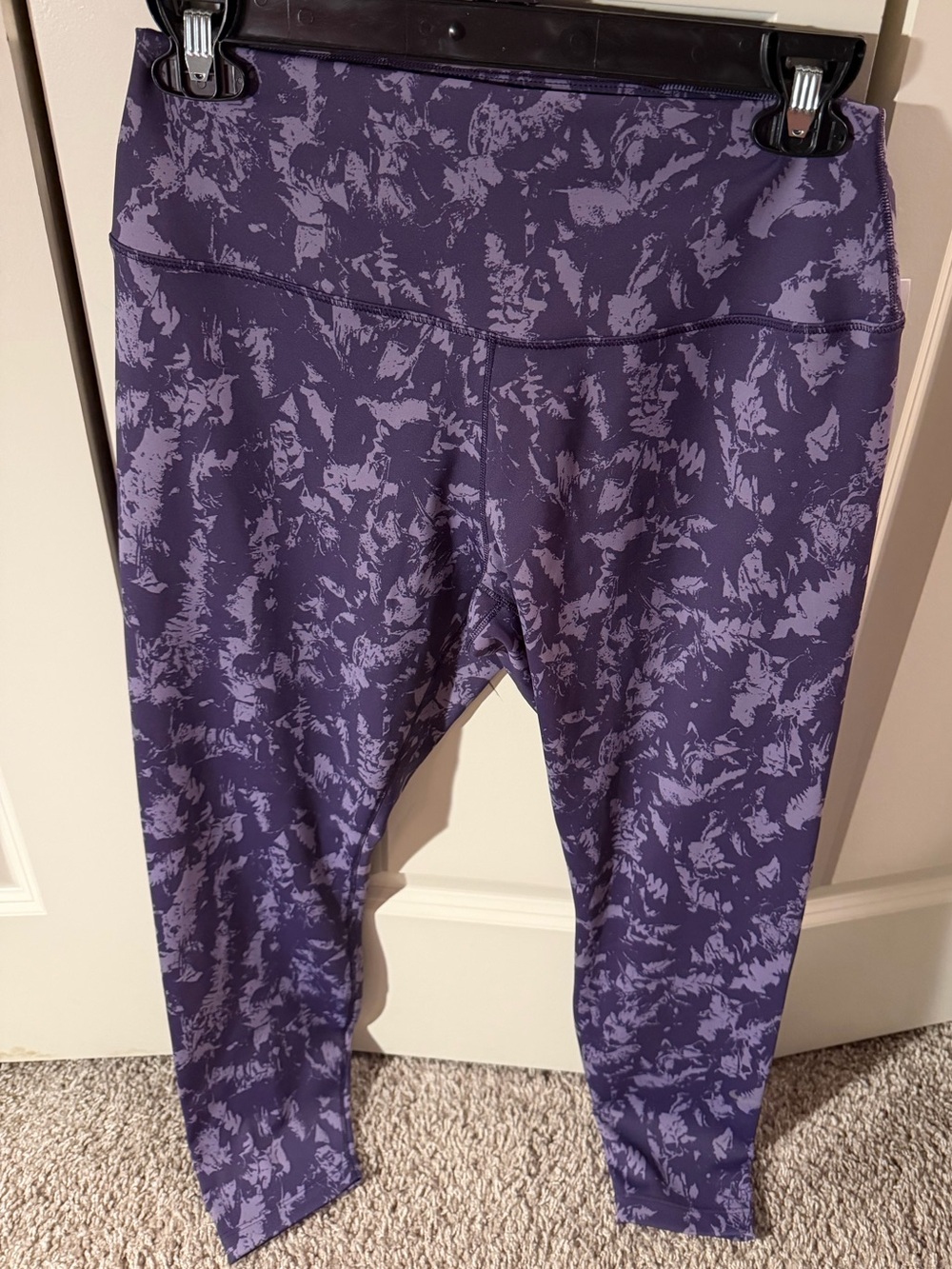 NWT Nike high rise 7/8 leggings.dri-fit. Size L